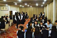 先輩を囲んで.jpg